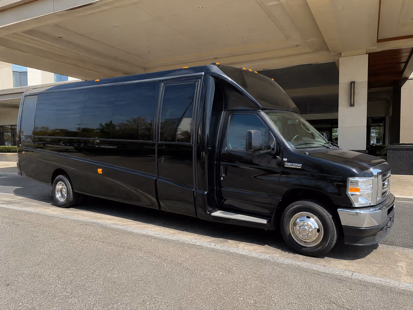 concert bus rentals for groups heading to bb t center shows in sunrise