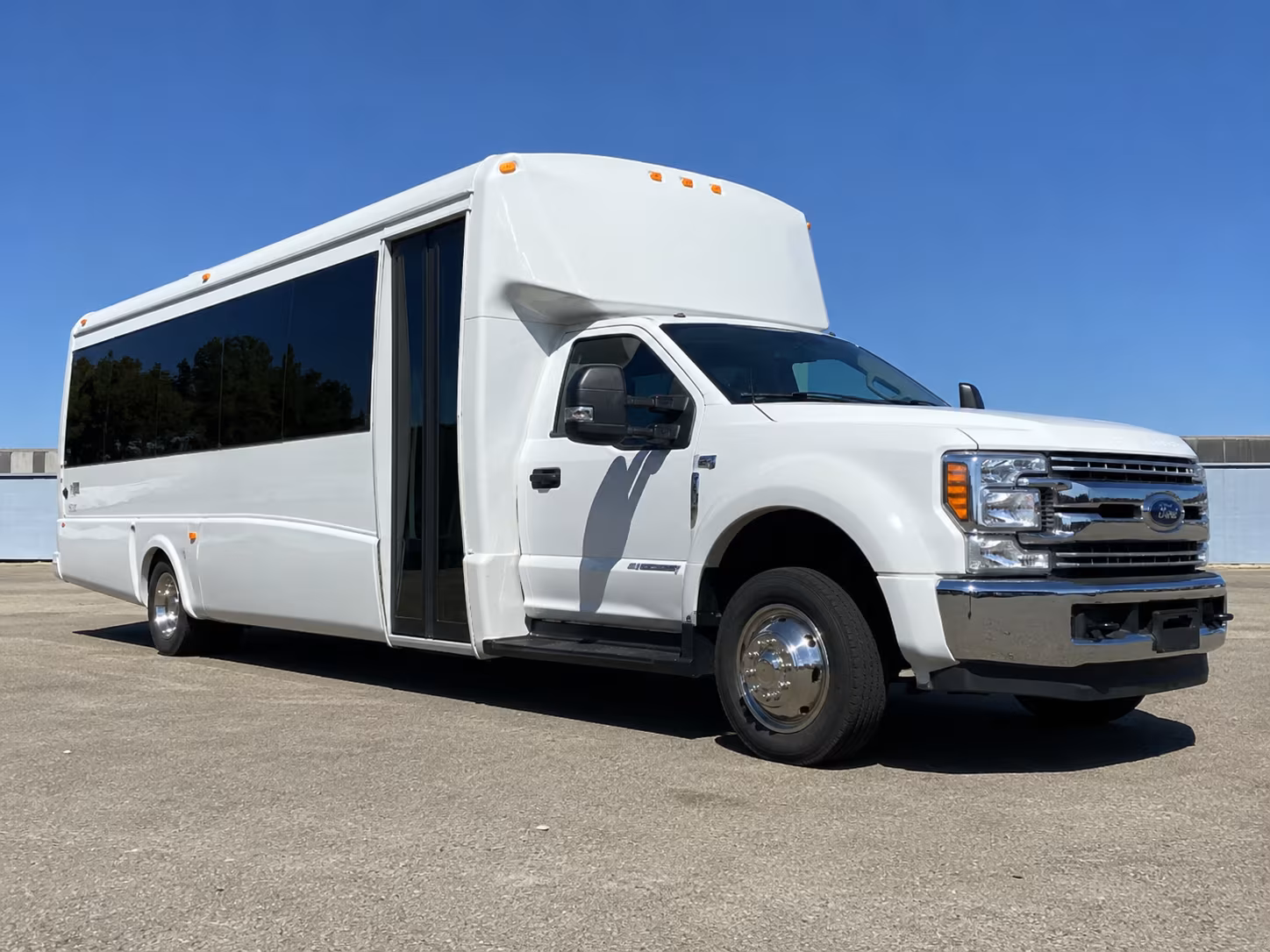 hotel shuttle buses between pompano beach fll and nearby resorts