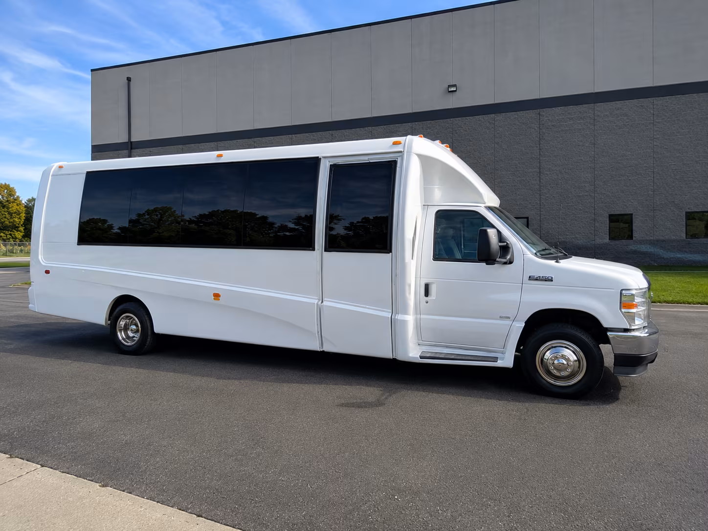 minibus rentals for pompano beach prom groups who want to ride together
