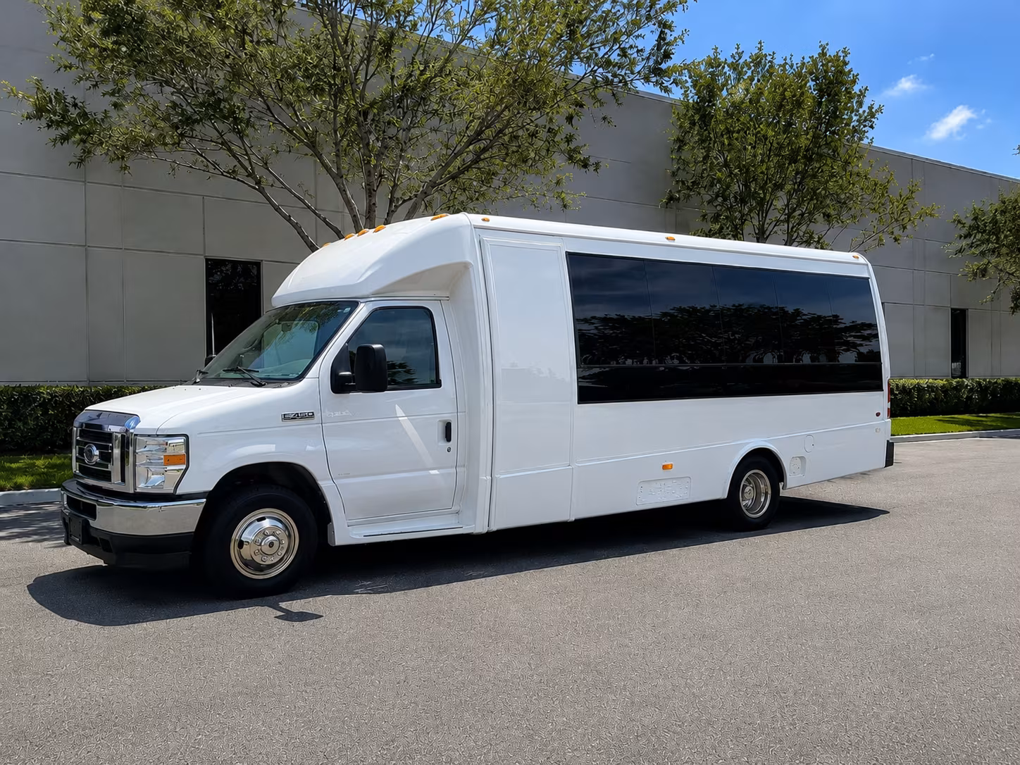 minibuses for executive shuttles and vip convention transfers in pompano beach